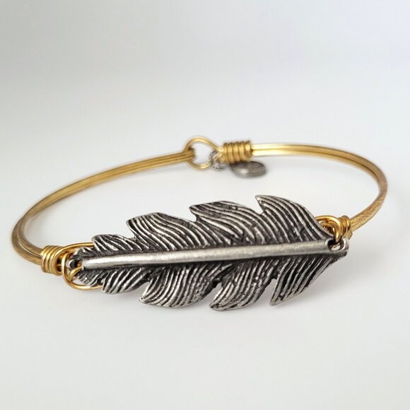 Lucca & Danni Pewter Feather Bangle Bracelet - Picture 1 of 5